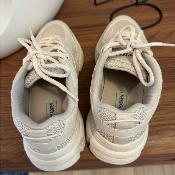 Like New! Worn once! Women’s Size 9 - Picture 6 of 6